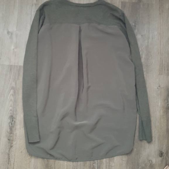 ☆ 3 for $30 ☆ Banana Republic Sweater - Picture 3 of 3